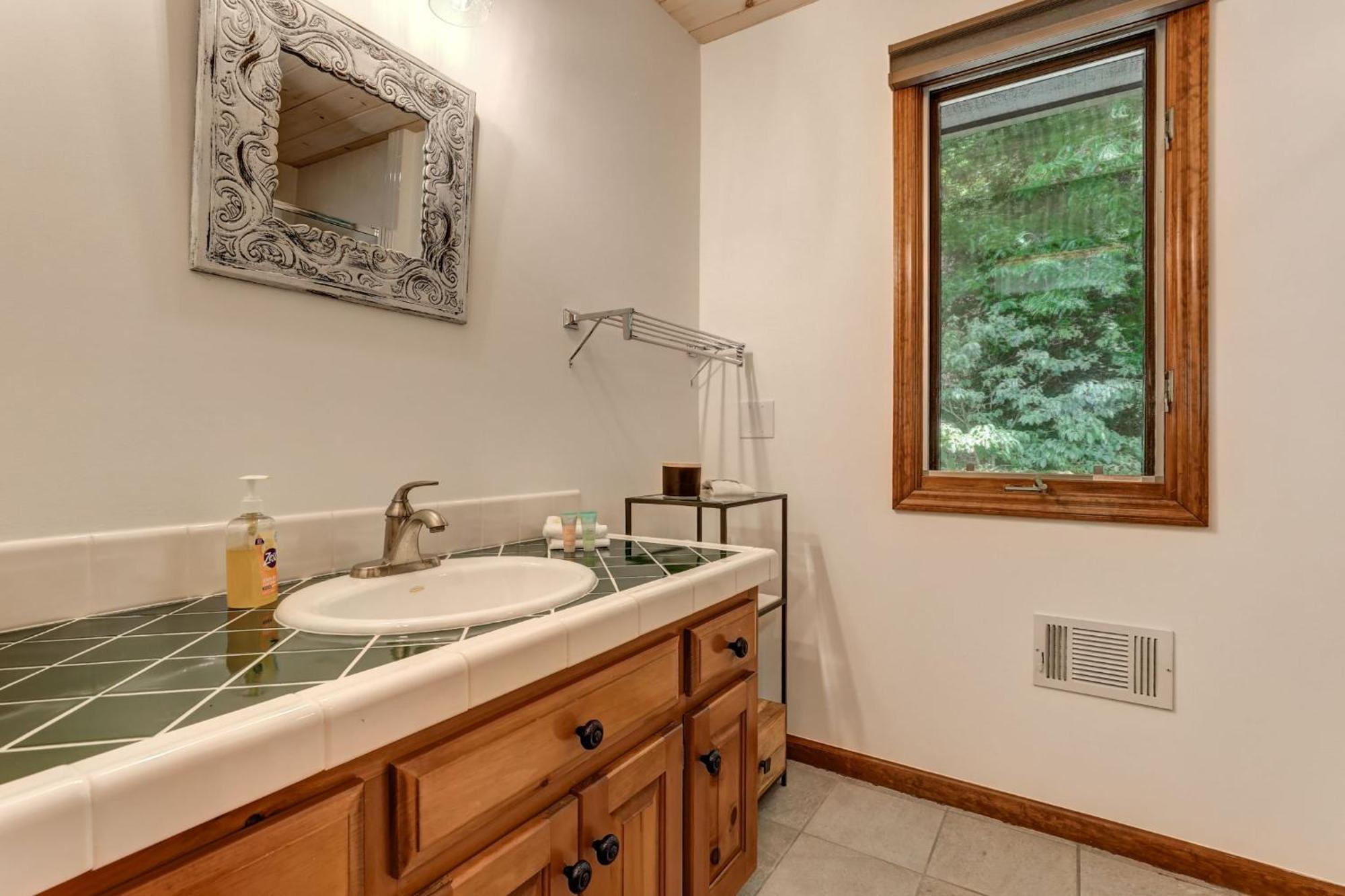 Falken Haus - Relax In Seclusion With Panoramic Lake Views Jasper Extérieur photo