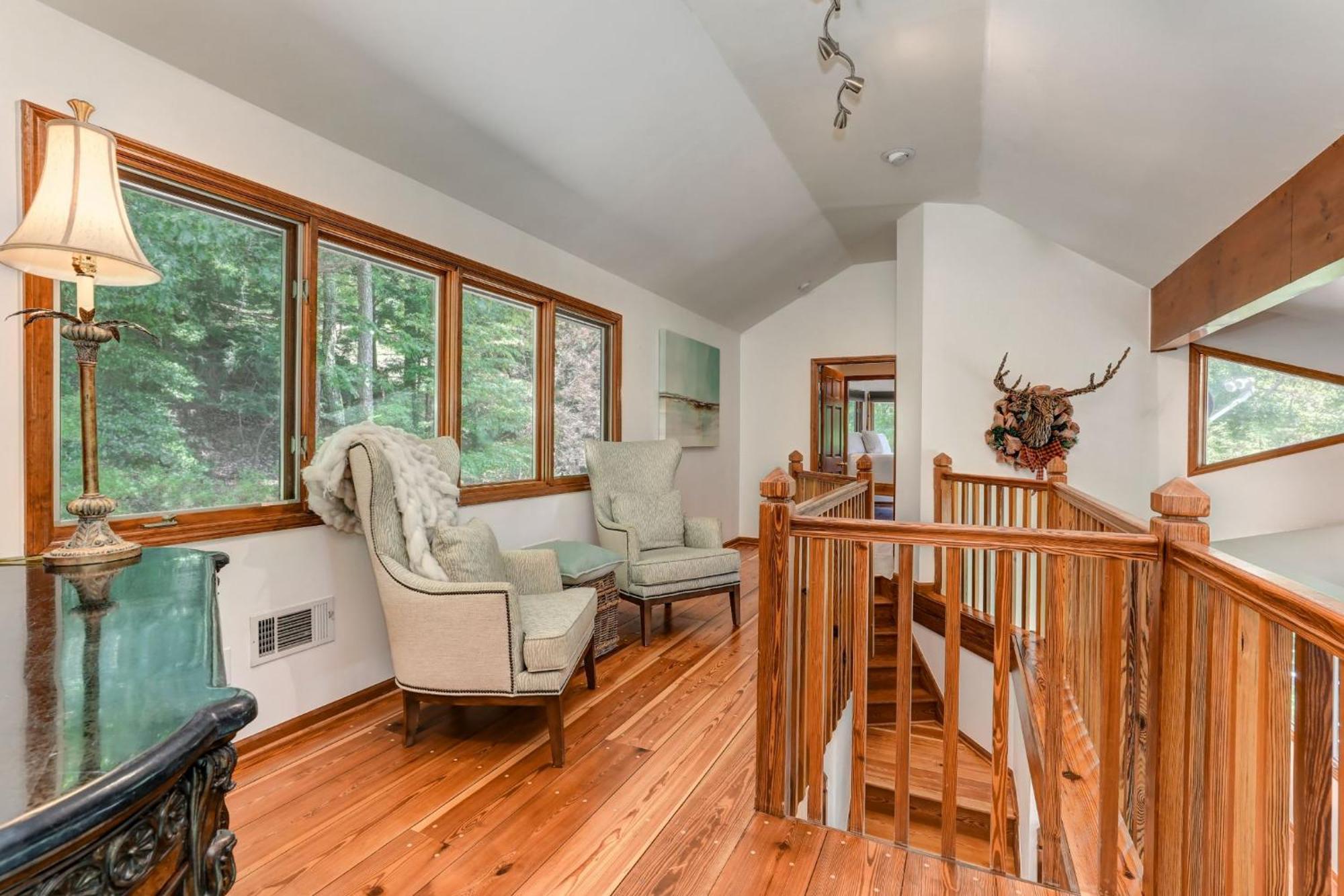 Falken Haus - Relax In Seclusion With Panoramic Lake Views Jasper Extérieur photo