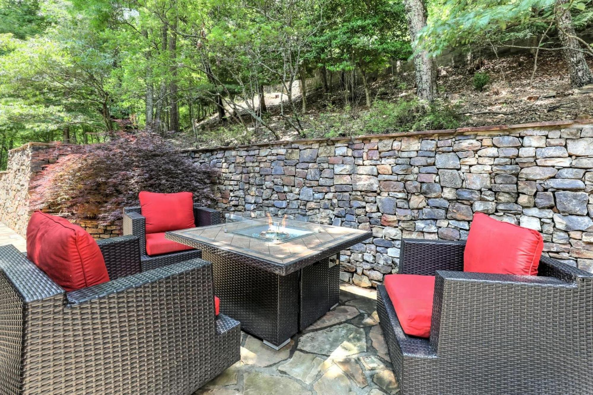 Falken Haus - Relax In Seclusion With Panoramic Lake Views Jasper Extérieur photo