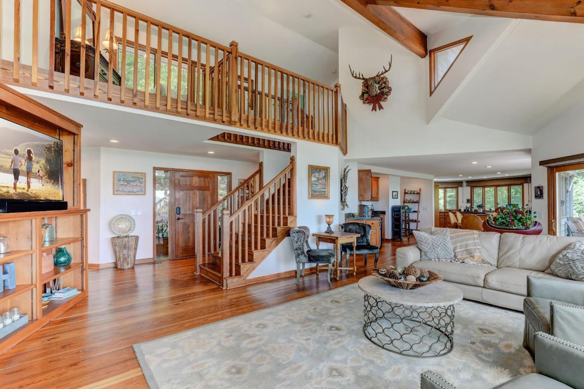 Falken Haus - Relax In Seclusion With Panoramic Lake Views Jasper Extérieur photo