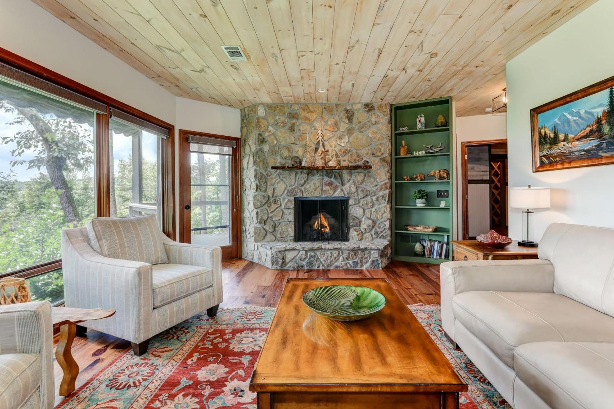 Falken Haus - Relax In Seclusion With Panoramic Lake Views Jasper Extérieur photo